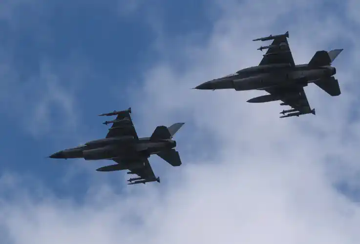 � ������� F-16 ������ ���� ����, ���� ������ � ��������� ������ �����. � �������� �����������, �� �� �� ���� Shahed �� 