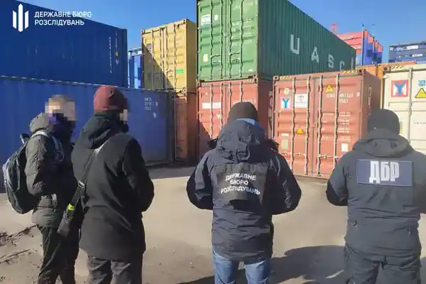 На Одеській митниці ДБР виявило сотні прихованих від розмитнення контейнерів