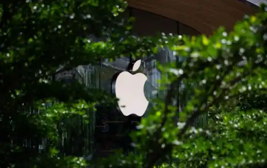 WSJ: Apple прискорить виведення своїх заводів із Китаю