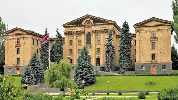 Вірменія приєдналася до країн, які заарештують Путіна за ордером із Гааги