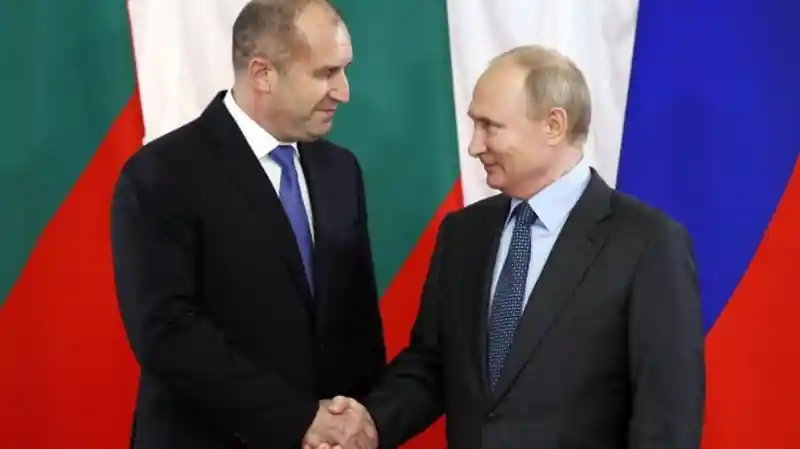 Ще одна кремлівська консерва: Президент Болгарії Радев ветував угоду з Україною про постачання БТР